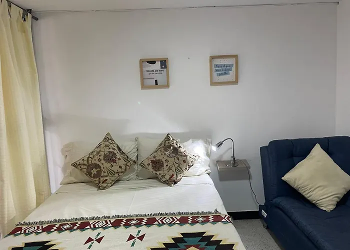 Loft Central, Cerca A Laureles Guarda Meletas Gratis!!