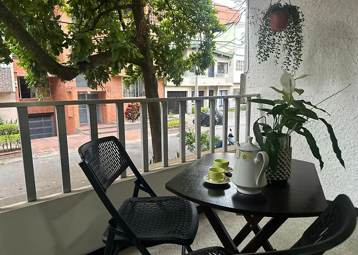 Loft Central, Cerca A Laureles Guarda Meletas Gratis!!