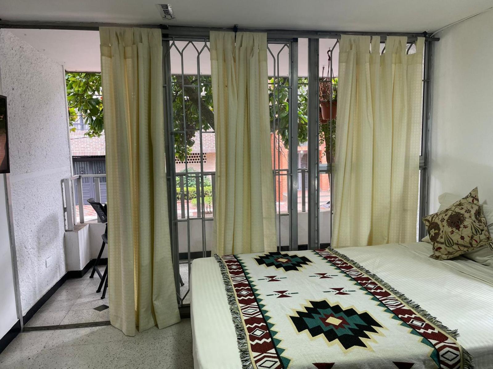Loft Central, Cerca A Laureles Guarda Meletas Gratis!! * Medellin