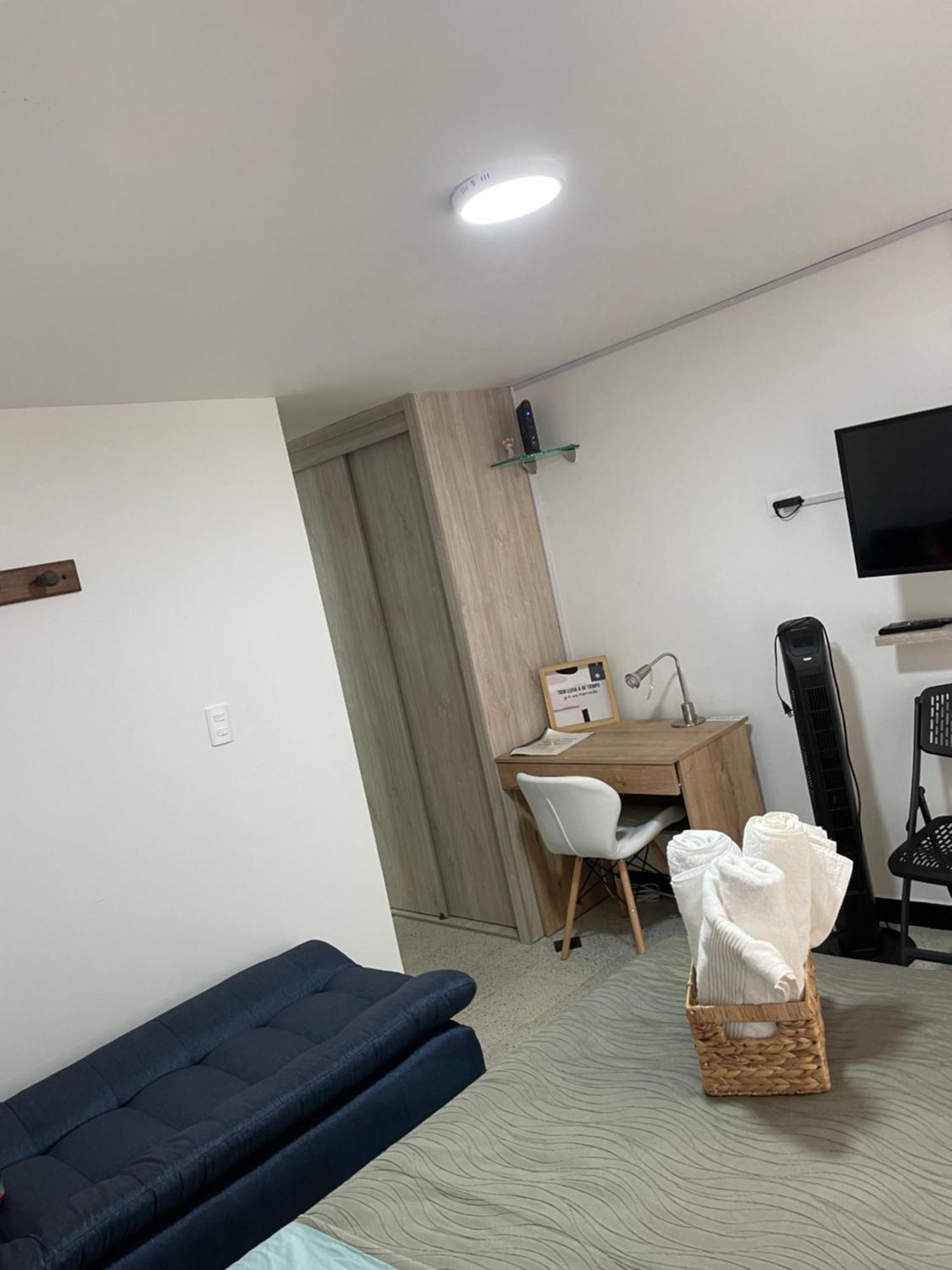 Loft Central, Cerca A Laureles Guarda Meletas Gratis!!