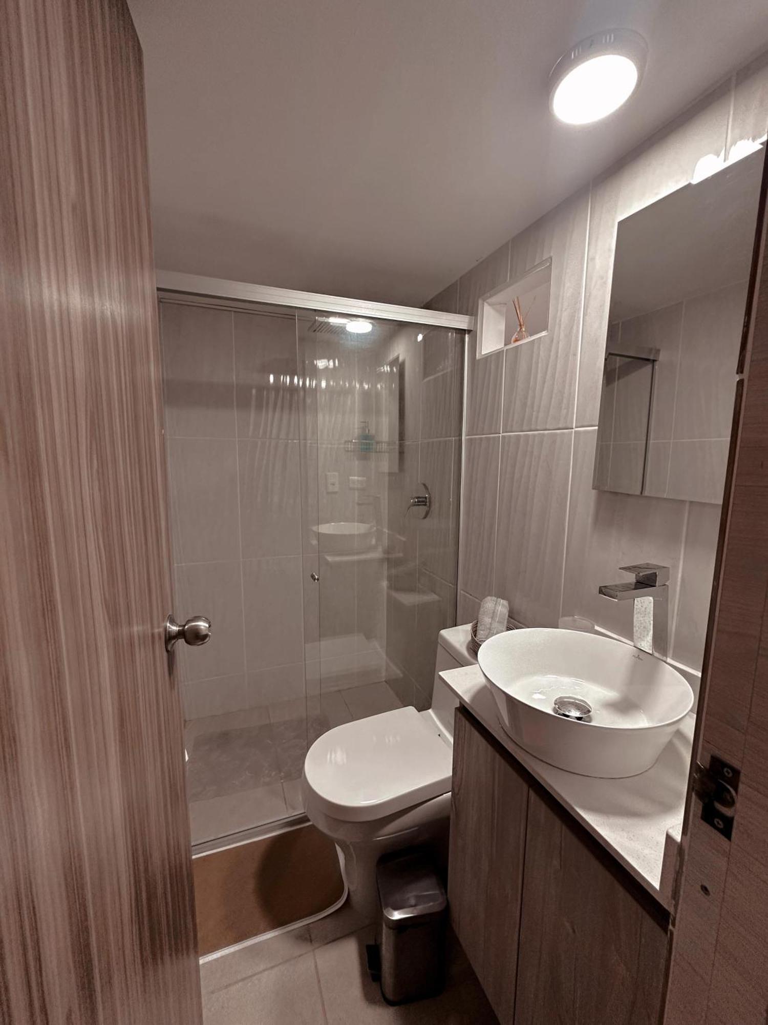 Loft Central, Cerca A Laureles Guarda Meletas Gratis!! Medellin