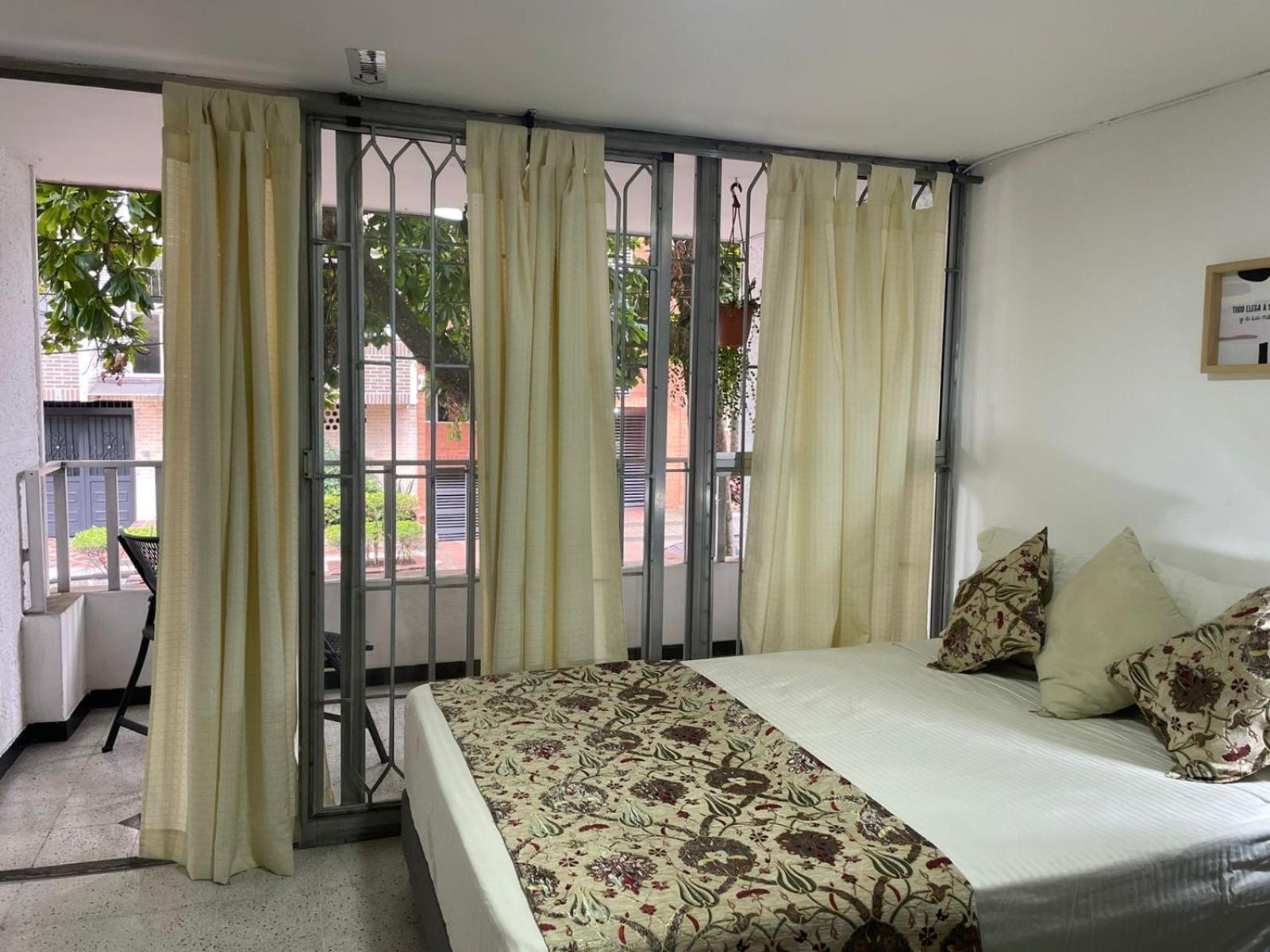 Apartment Loft Central, Cerca A Laureles Guarda Meletas Gratis!! *