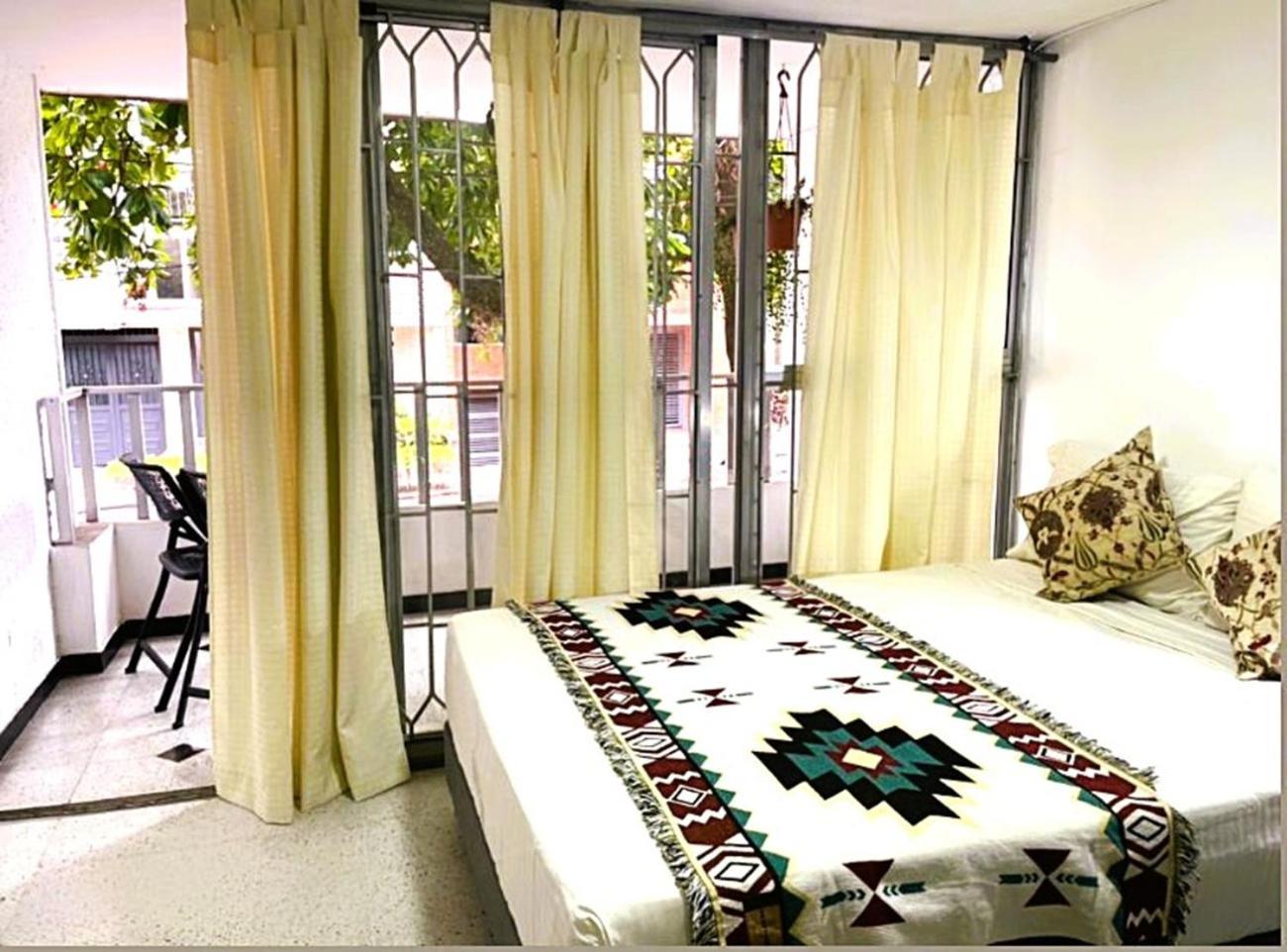 Loft Central, Cerca A Laureles Guarda Meletas Gratis!! * Medellín
